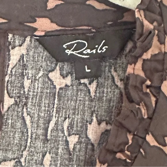 Rails Ariana Leopard Animal Print Ruffle Collar Blouse Size Large - Picture 8 of 10